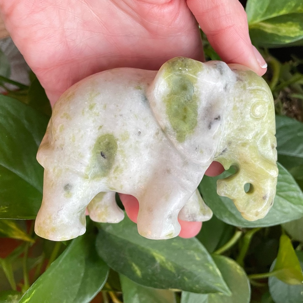 🐘Majestic Hand Carved Jade Elephant🐘 ~Over 1 lb! - Picture 3 of 15